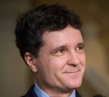 Nicușor Dan anunță „turbulențe politice” și se poziționează ca mediator – pozițiile PSD și PNL sunt ireconciliabile, dar există consens pe PNRR